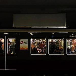 沟厕全景偷拍美女撒尿
